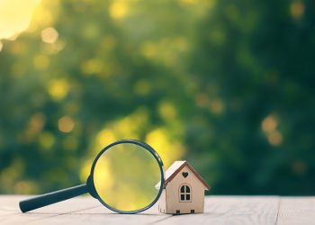 House,And,Magnifying,Glass.,House,Searching,Concept,,Choice,Of,Location